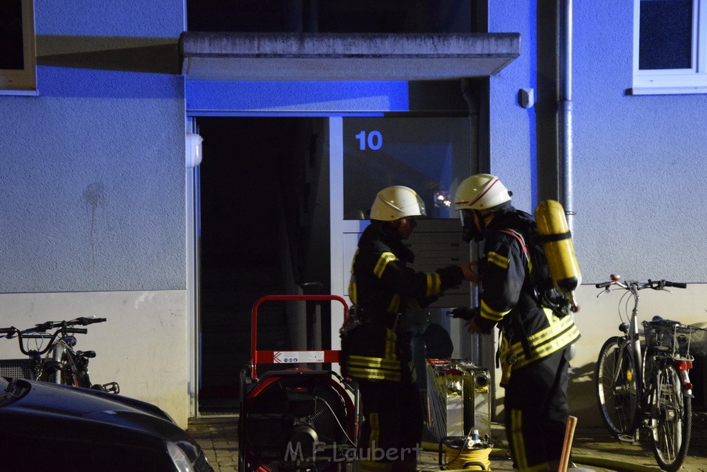 Feuer 2 Y Kellerbrand Koeln Ostheim Ruppinerstr P127.JPG - Miklos Laubert